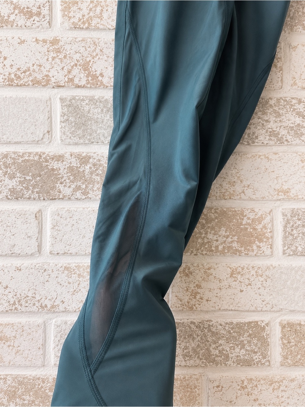 Vuori Hot Mesh Legging High Rise Discontinued 7/8 Leggings Teal Green S Sport - Picture 3 of 5